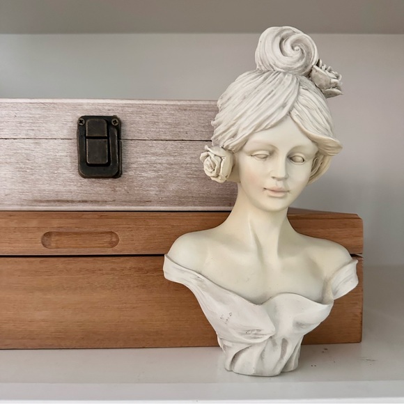 Vintage Lady/Woman Bust Sculpture Statue Figurine Resin Home Decor Art 9” - Picture 5 of 16